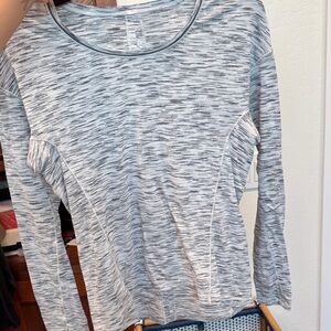 98. lululemon athletica Gray Patterned Long Sleeve Top